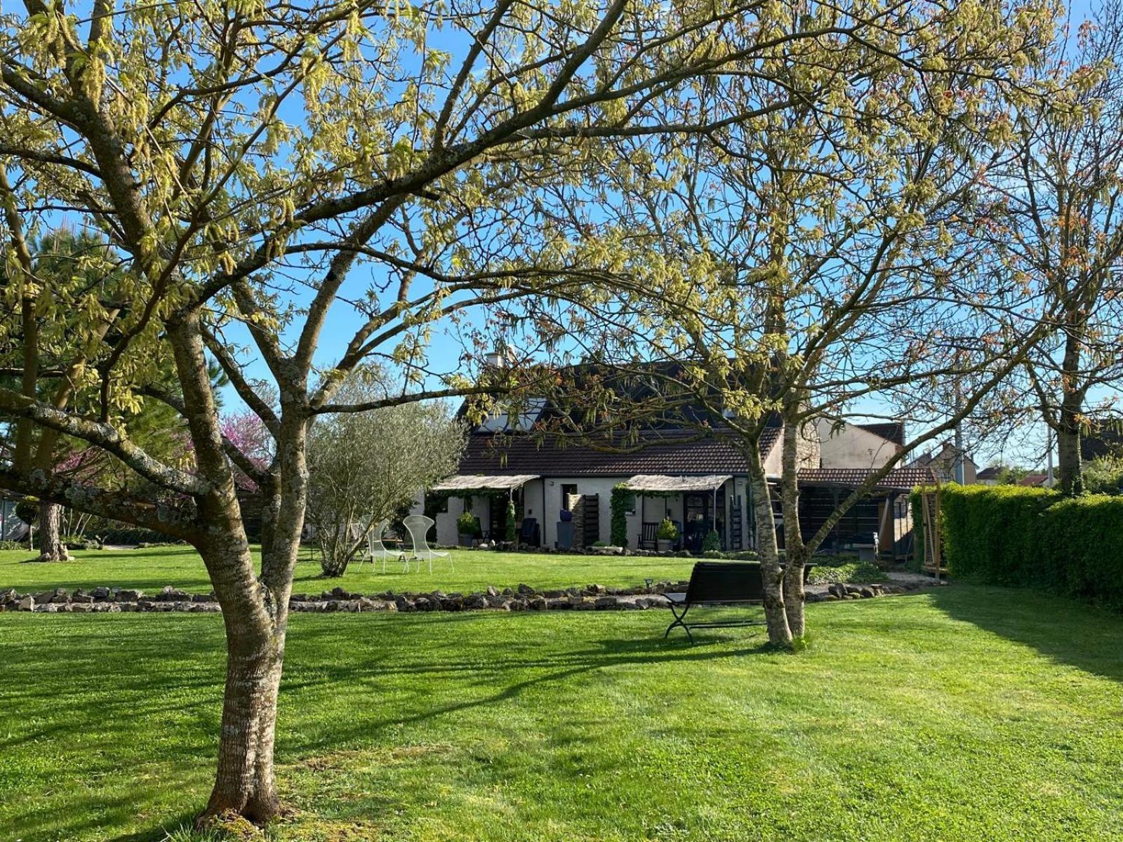 Gite Et Studios Les Barongeres Farges-lès-Chalon Kültér fotó