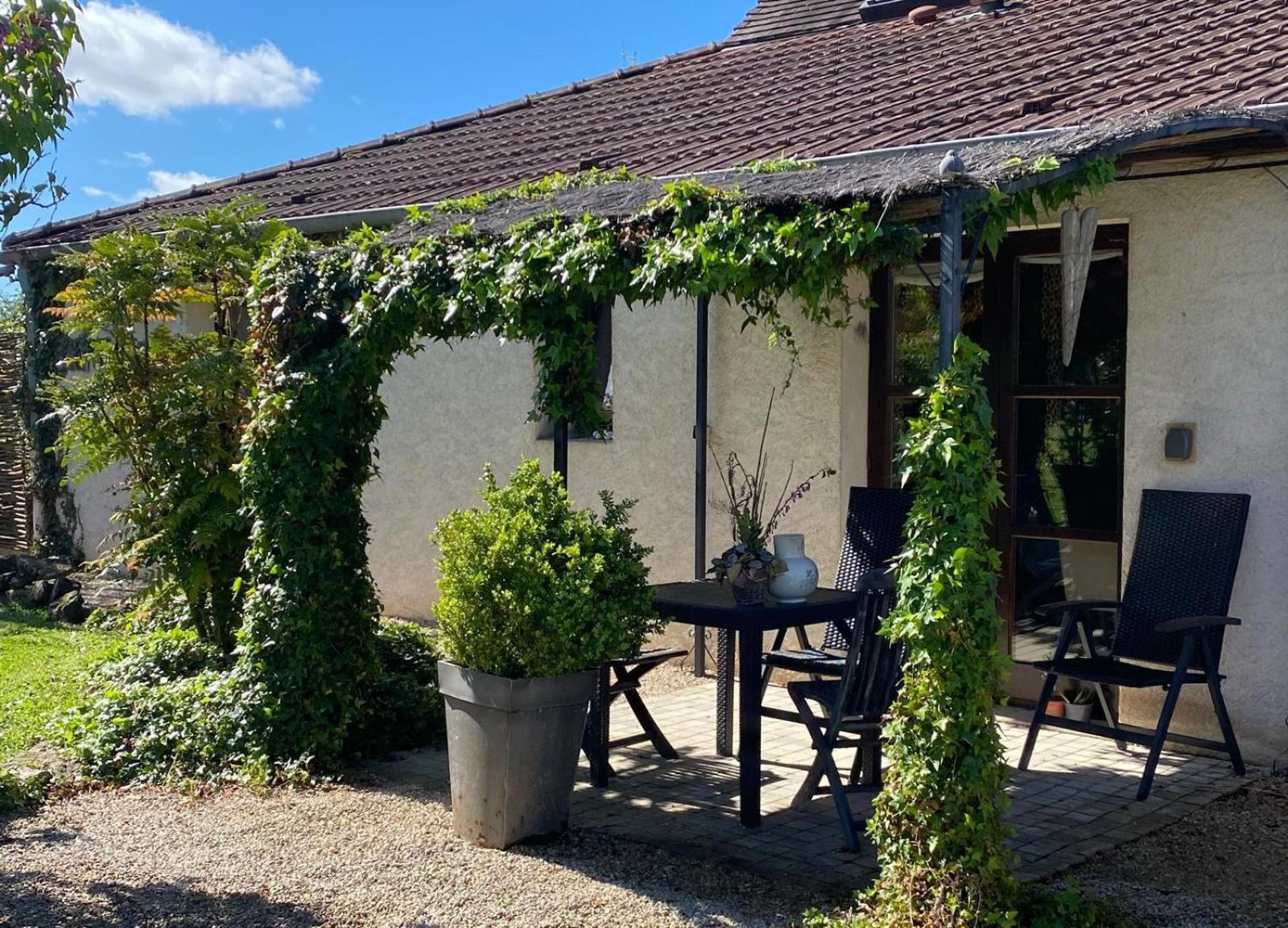 Gite Et Studios Les Barongeres Farges-lès-Chalon Kültér fotó